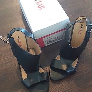 Black opened toe wedges